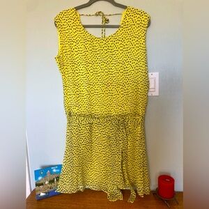 Unique Diane Von Furstenberg beautiful silk yellow black and white print dress